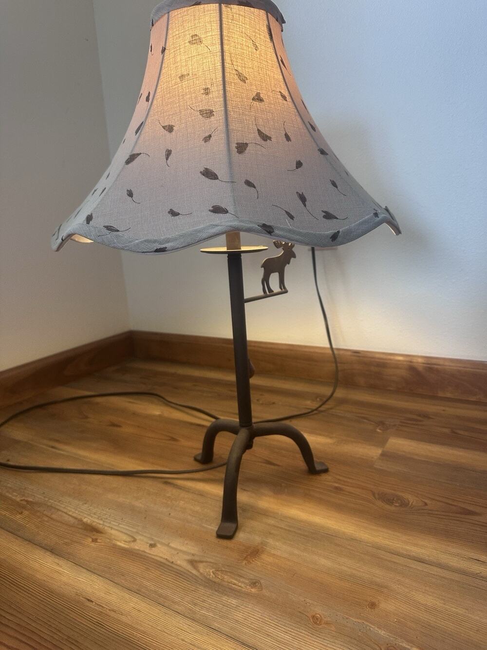 Vtg Rustic Wrought Iron Moose Table Lamp Scalloped Fabric Shade Cabin Lodge